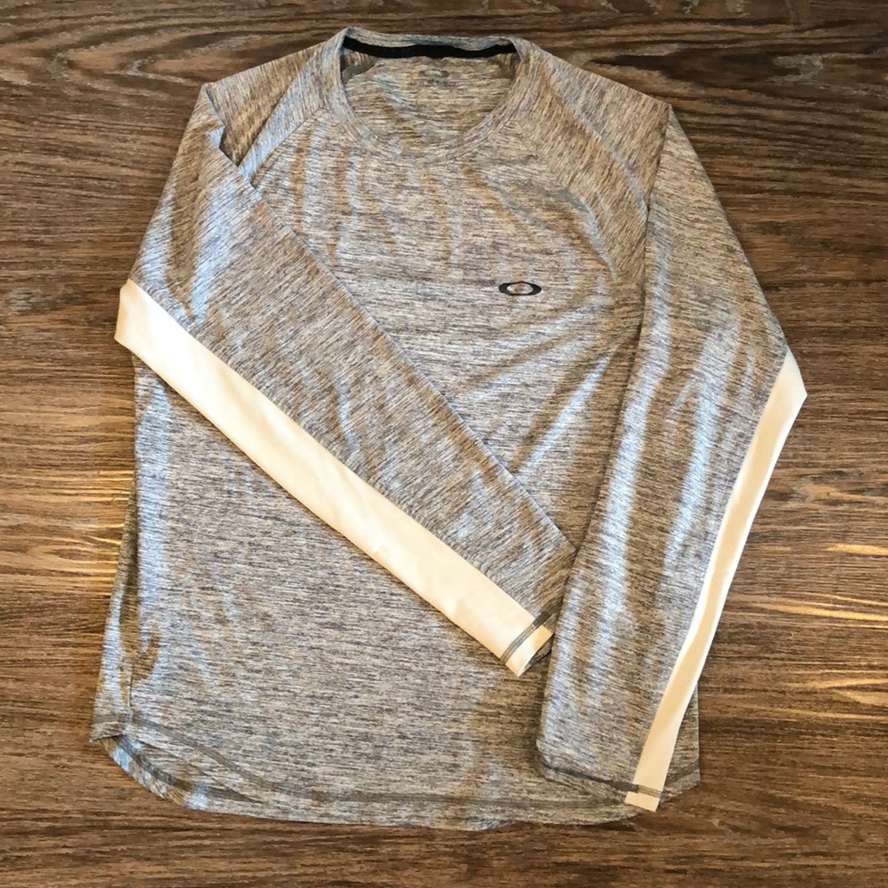 Oakley men’s medium quick drying shirt